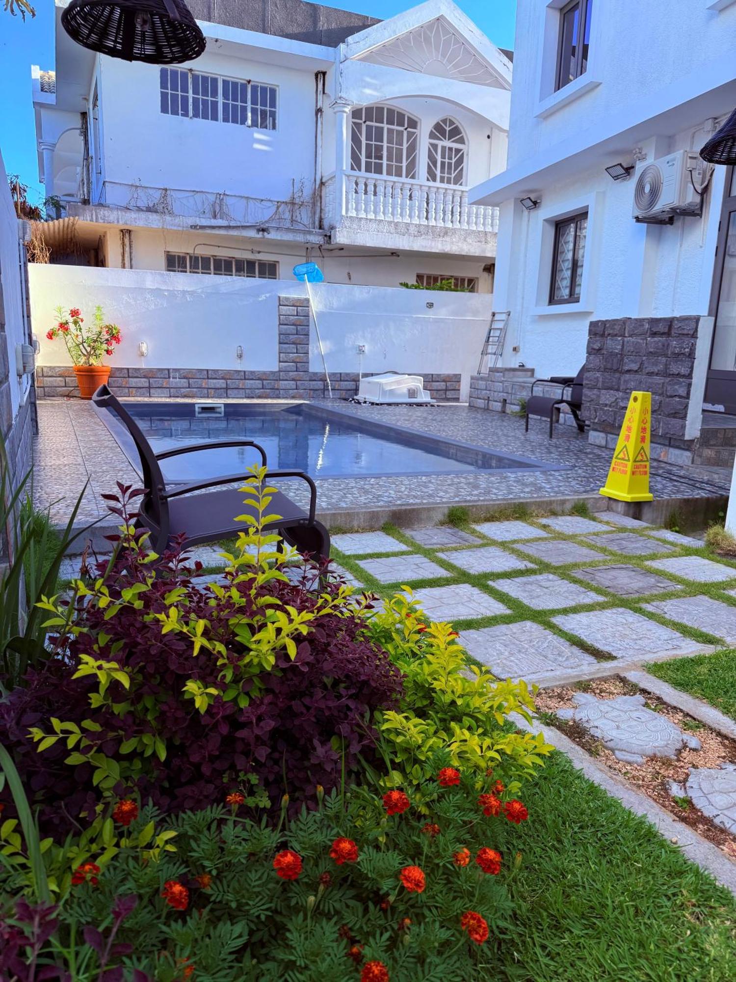 Happy House - Cosy Apartment With Private Pool And Walking Distance To Blue Bay Beach Eksteriør bilde